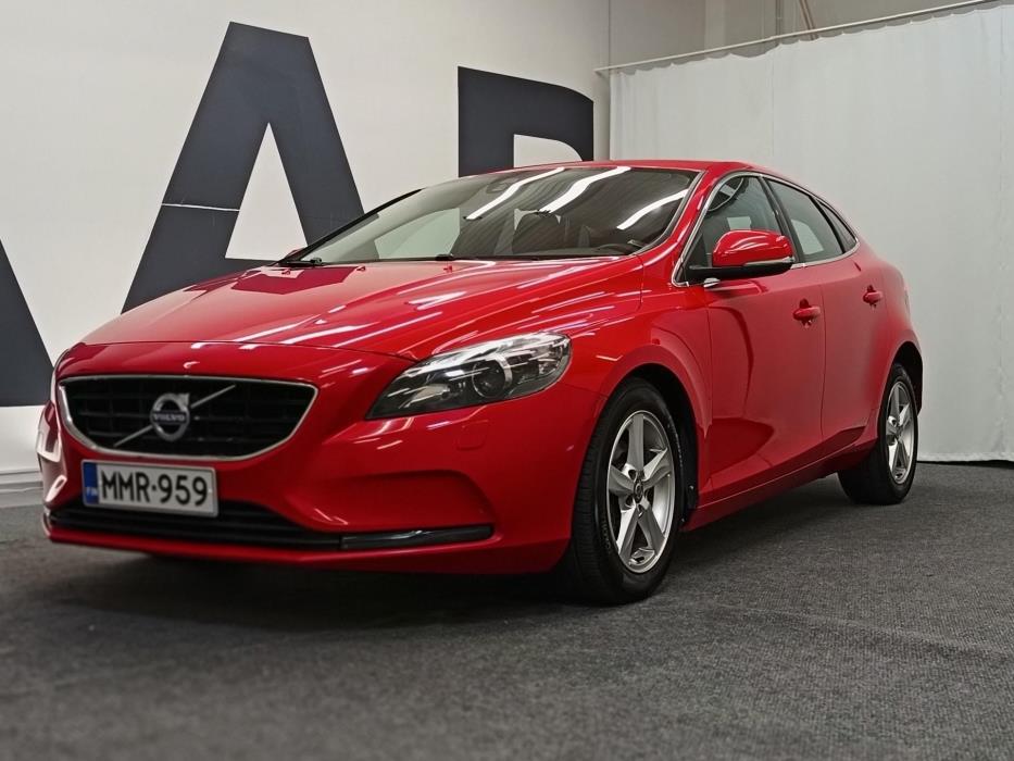 VOLVO V40 2016