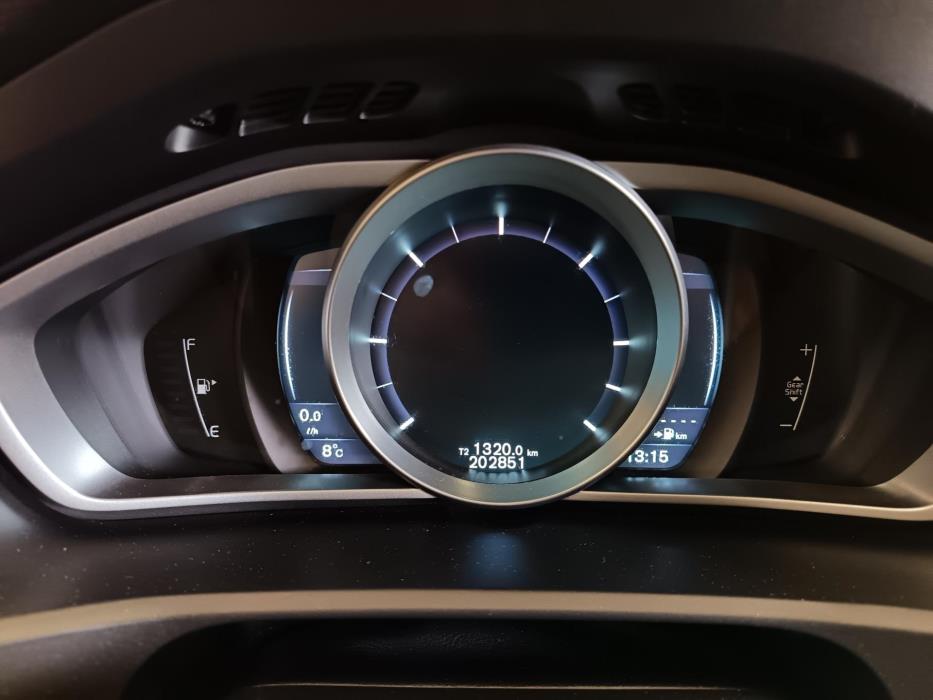 VOLVO V40 2016