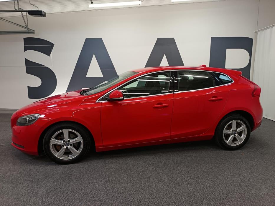 VOLVO V40 2016