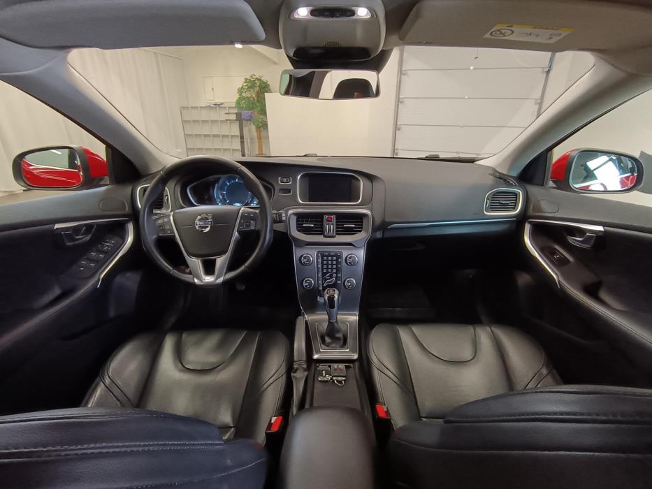 VOLVO V40 2016