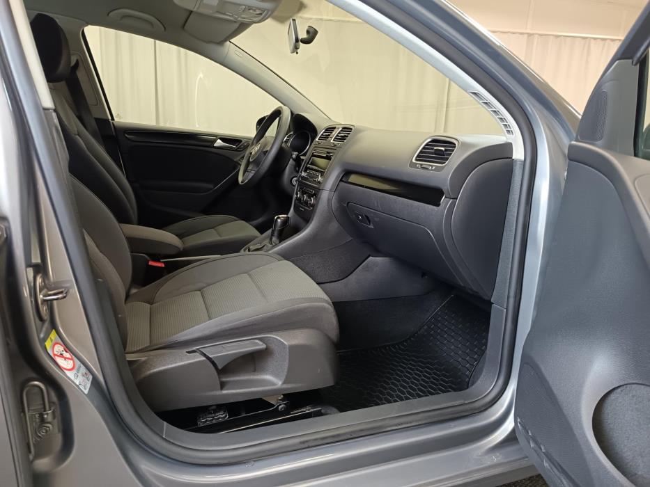 VOLKSWAGEN Golf 2012