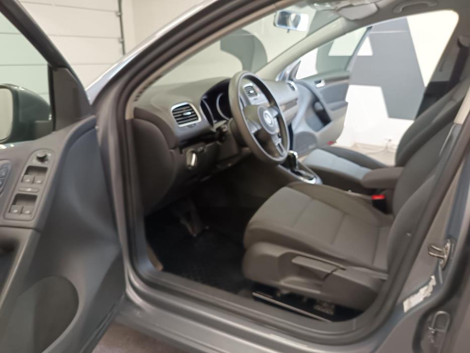 VOLKSWAGEN Golf 2012