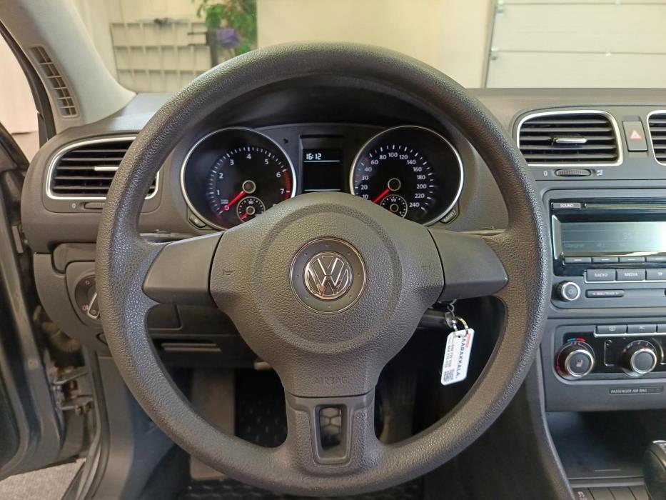 VOLKSWAGEN Golf 2012