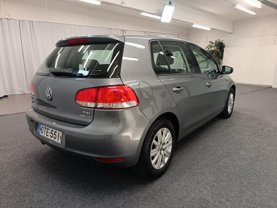VOLKSWAGEN Golf 2012