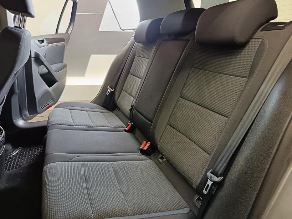 VOLKSWAGEN Golf 2012