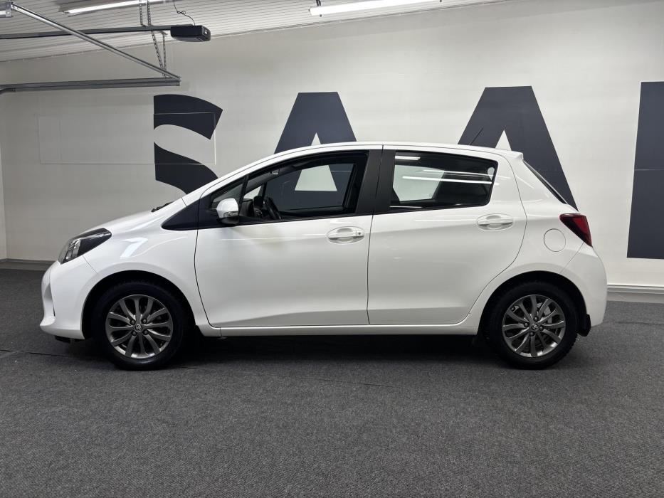 TOYOTA Yaris 2016