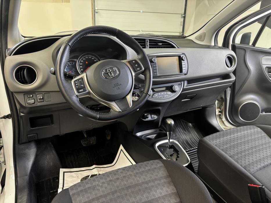 TOYOTA Yaris 2016