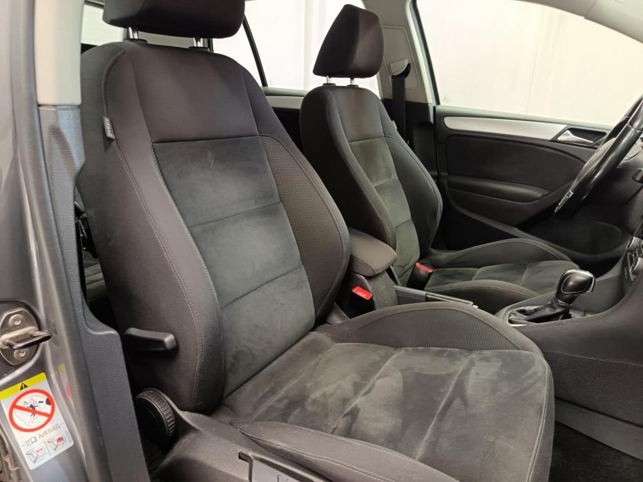VOLKSWAGEN Golf 2012