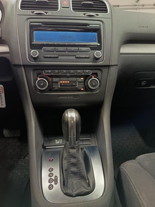 VOLKSWAGEN Golf 2012