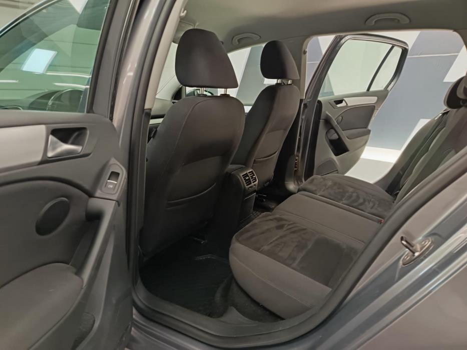 VOLKSWAGEN Golf 2012