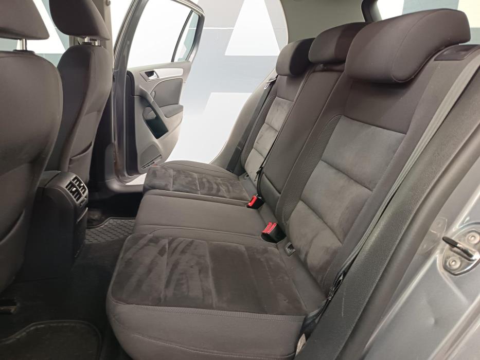 VOLKSWAGEN Golf 2012