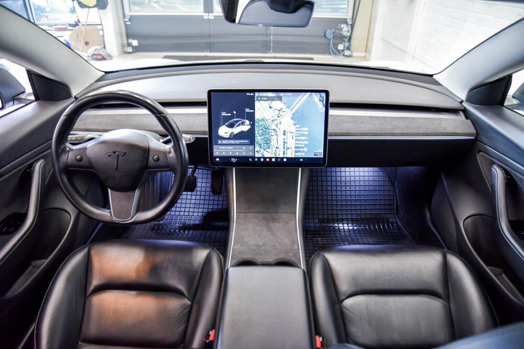 TESLA Model 3 2019