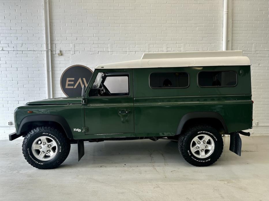 LAND ROVER Defender 2002