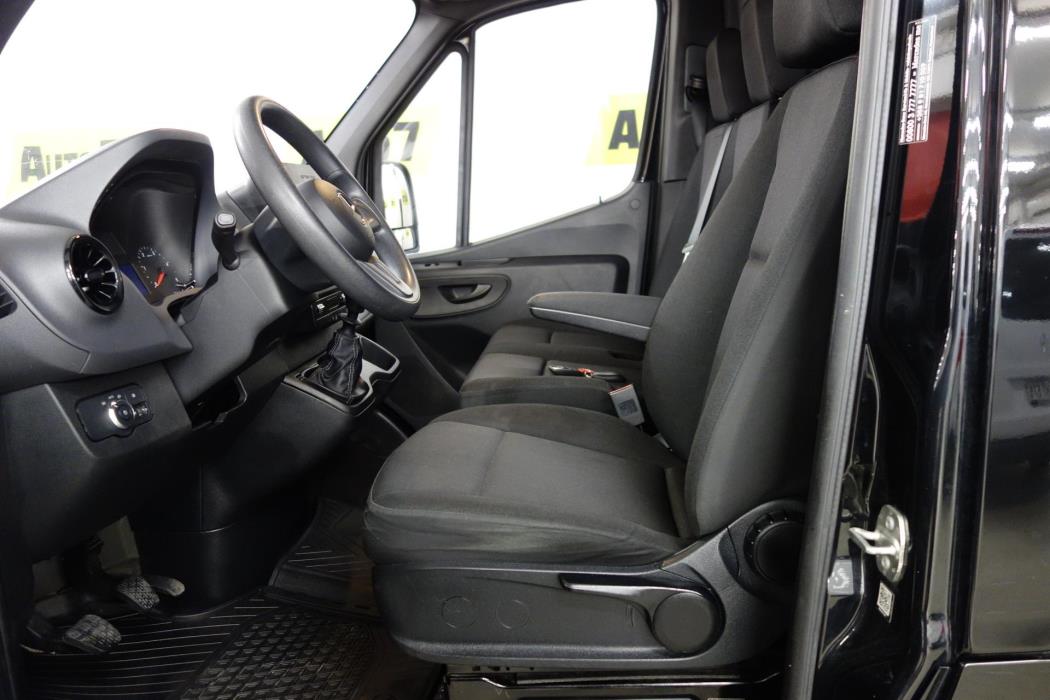MERCEDES-BENZ Sprinter 2023