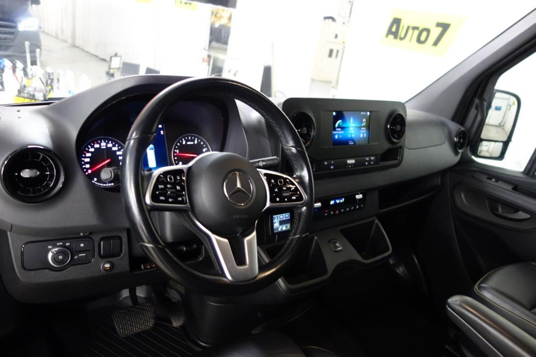 MERCEDES-BENZ Sprinter 2024