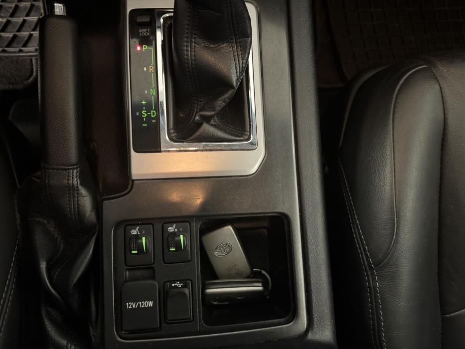 TOYOTA Land Cruiser 2014