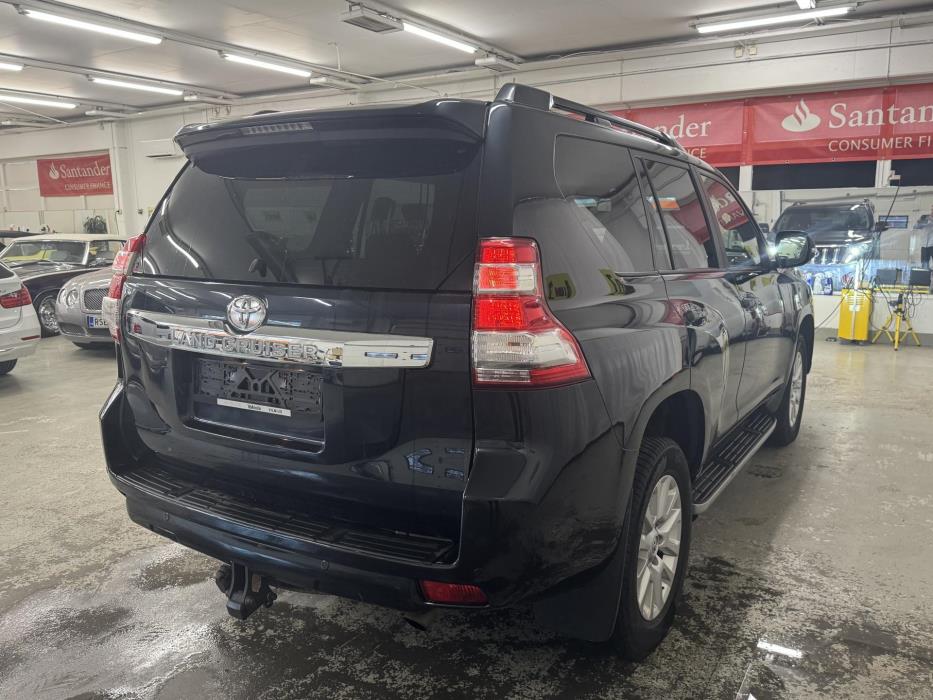 TOYOTA Land Cruiser 2014