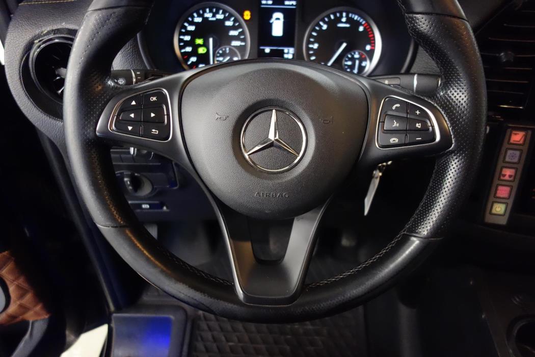MERCEDES-BENZ Vito 2023