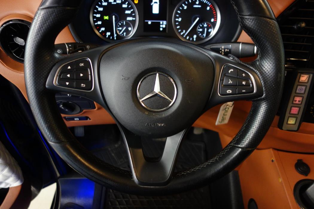 MERCEDES-BENZ Vito 2023