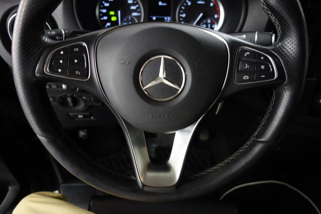 MERCEDES-BENZ Vito 2023