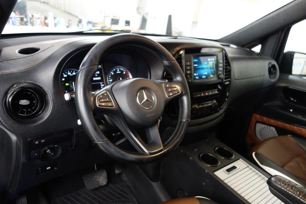 MERCEDES-BENZ V 2023