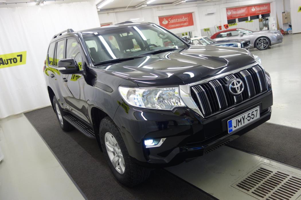 TRUCKMASTERS Land Cruiser 2023