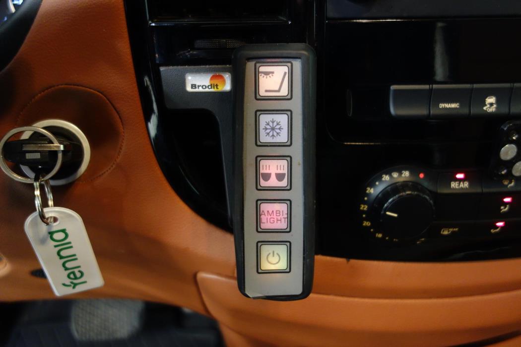 MERCEDES-BENZ V 2022