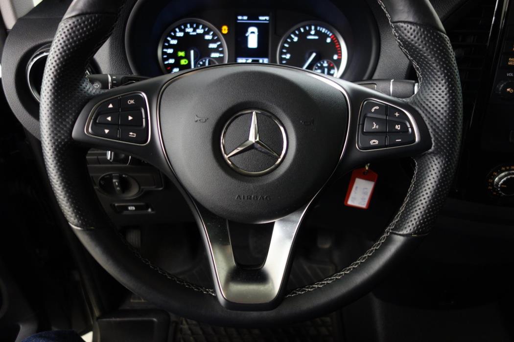 MERCEDES-BENZ V 2024