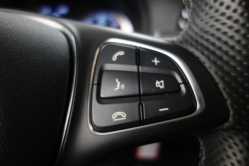 MERCEDES-BENZ V 2024