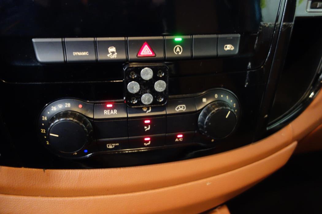 MERCEDES-BENZ V 2023