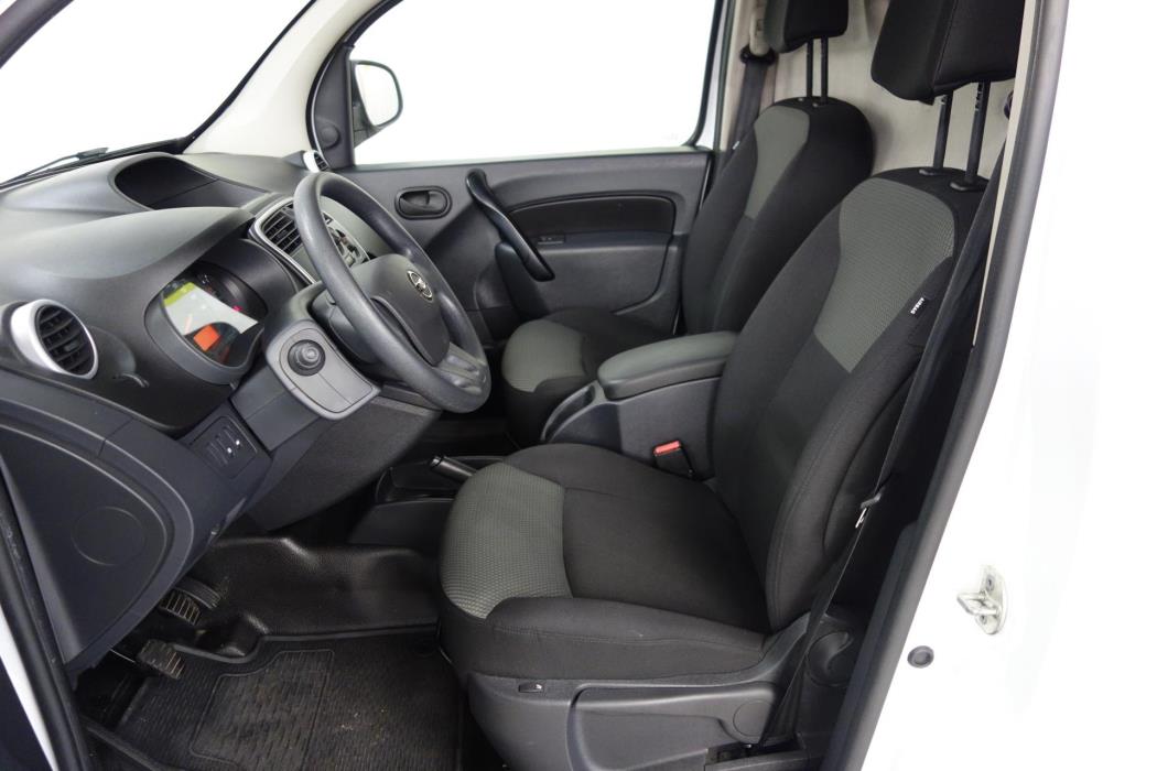NISSAN NV250 2022