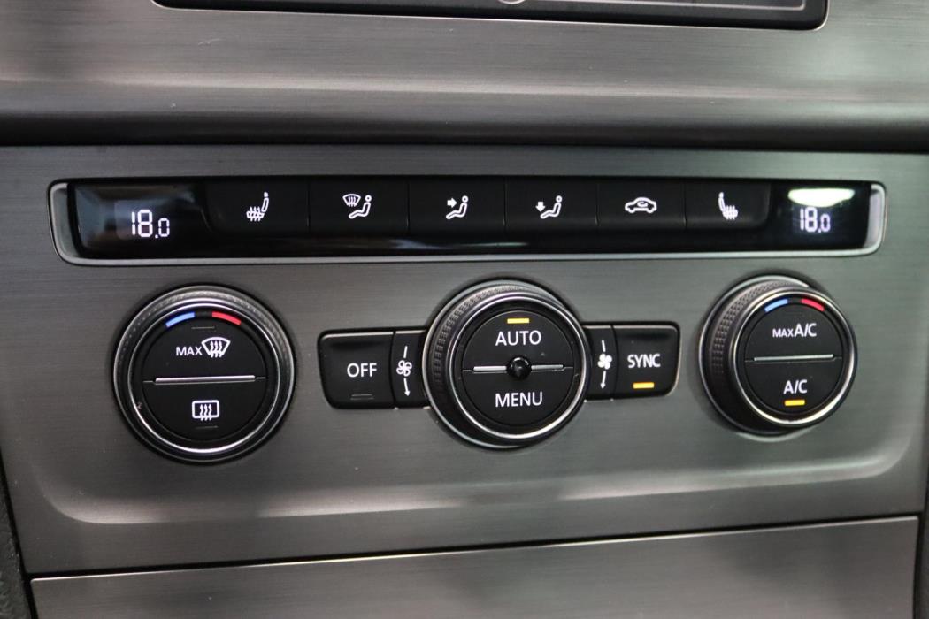 VOLKSWAGEN Golf 2016
