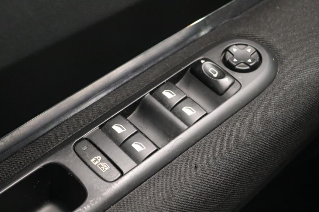 PEUGEOT 3008 2011