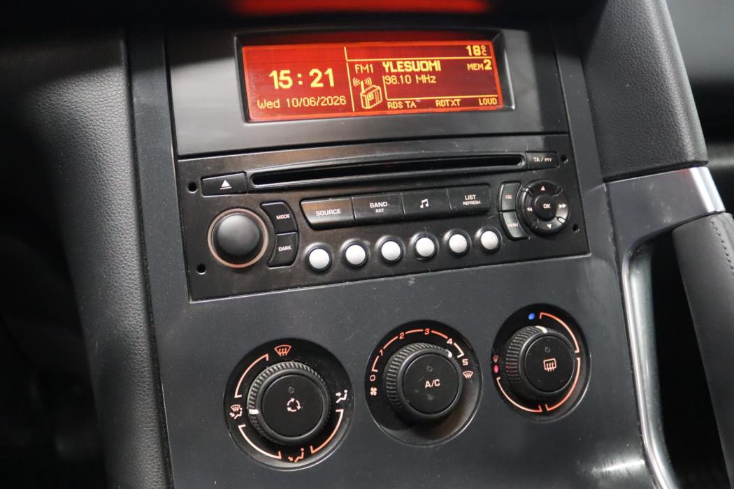PEUGEOT 3008 2011