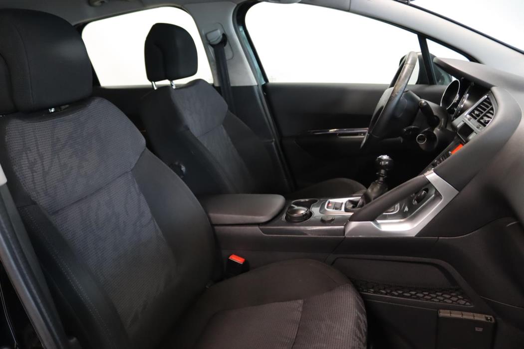 PEUGEOT 3008 2011