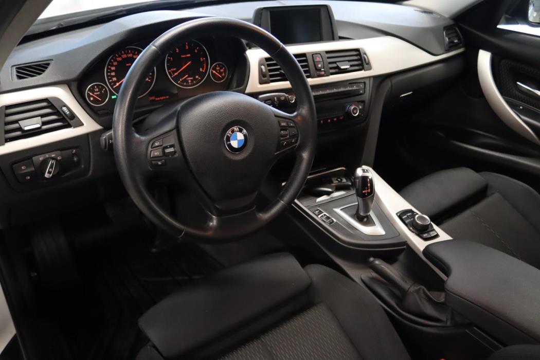 BMW 318 2013
