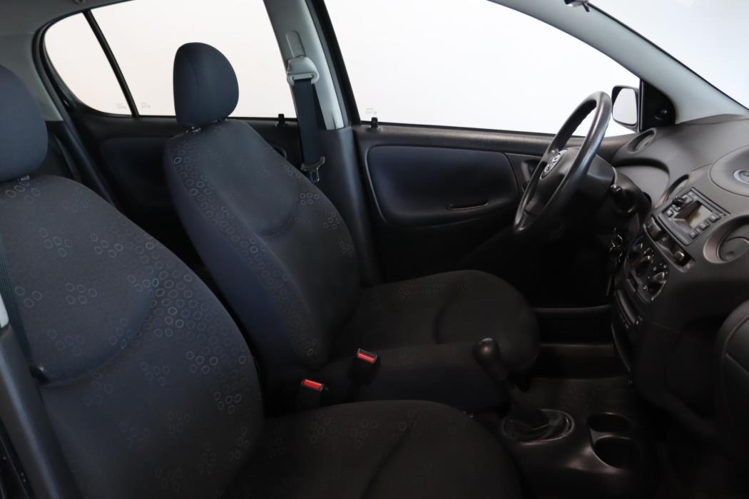 TOYOTA Yaris 2005