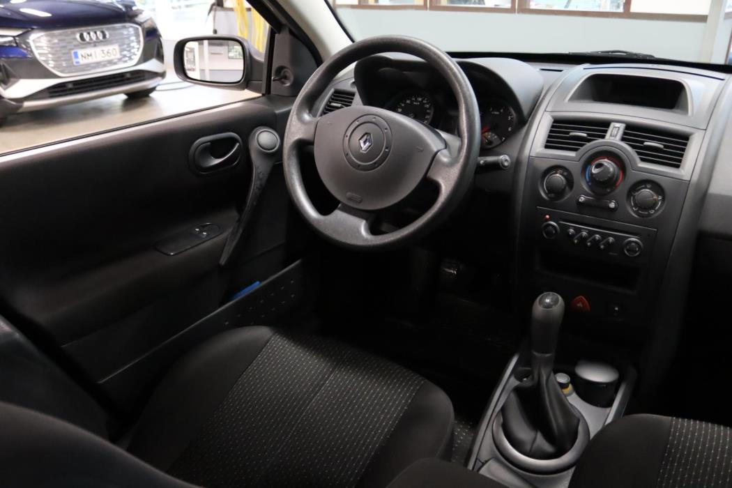 RENAULT Megane 2004