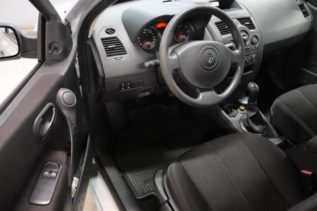 RENAULT Megane 2004