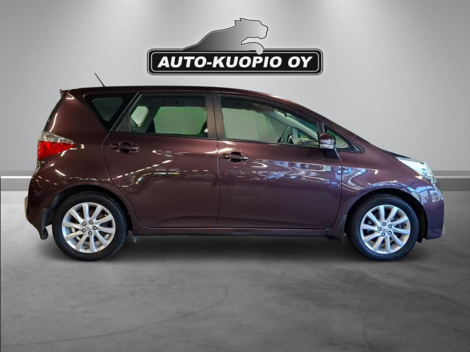 TOYOTA Verso-S 2013