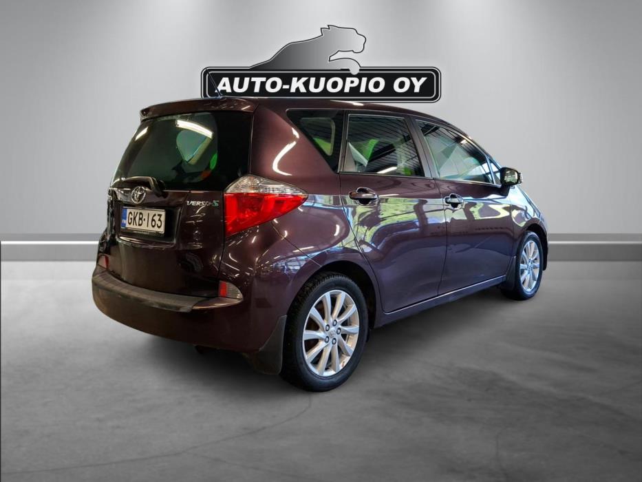 TOYOTA Verso-S 2013