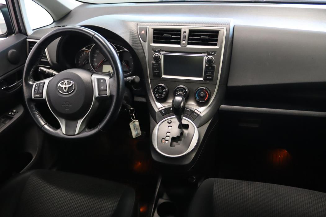 TOYOTA Verso-S 2013