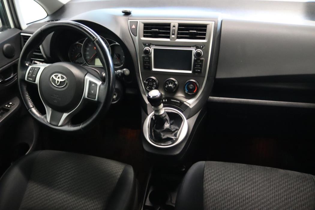 TOYOTA Verso-S 2012