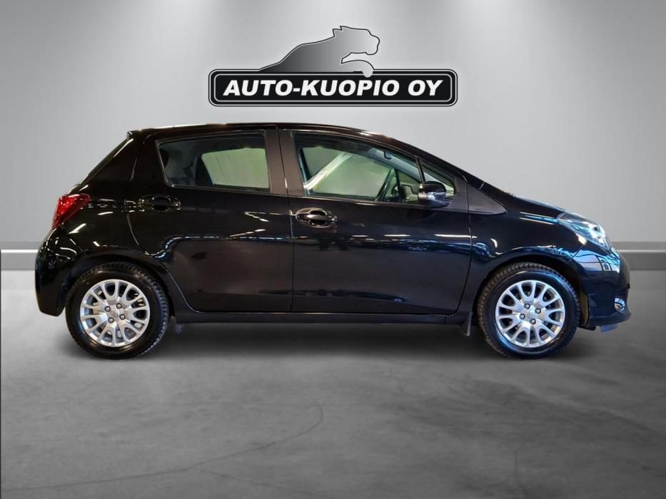 TOYOTA Yaris 2015