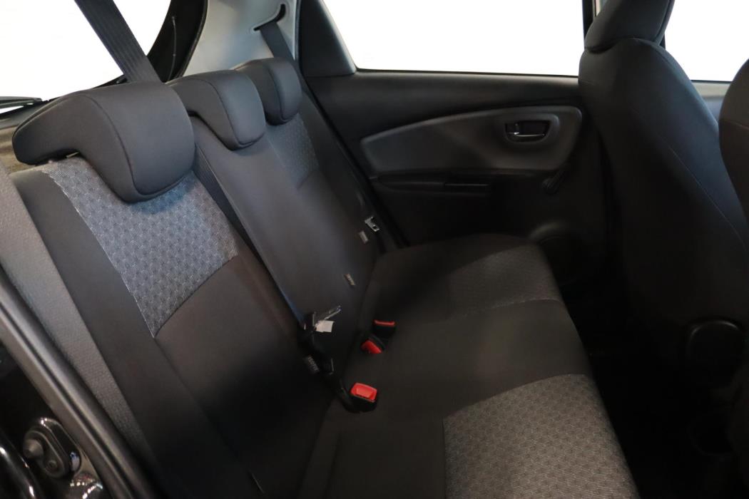 TOYOTA Yaris 2015