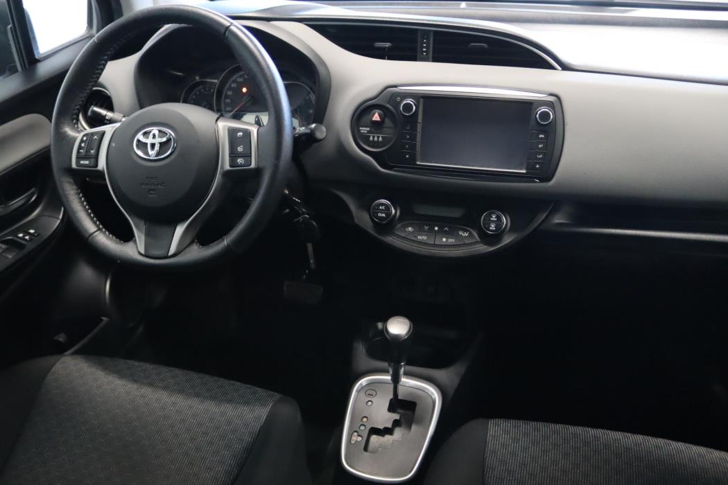 TOYOTA Yaris 2015