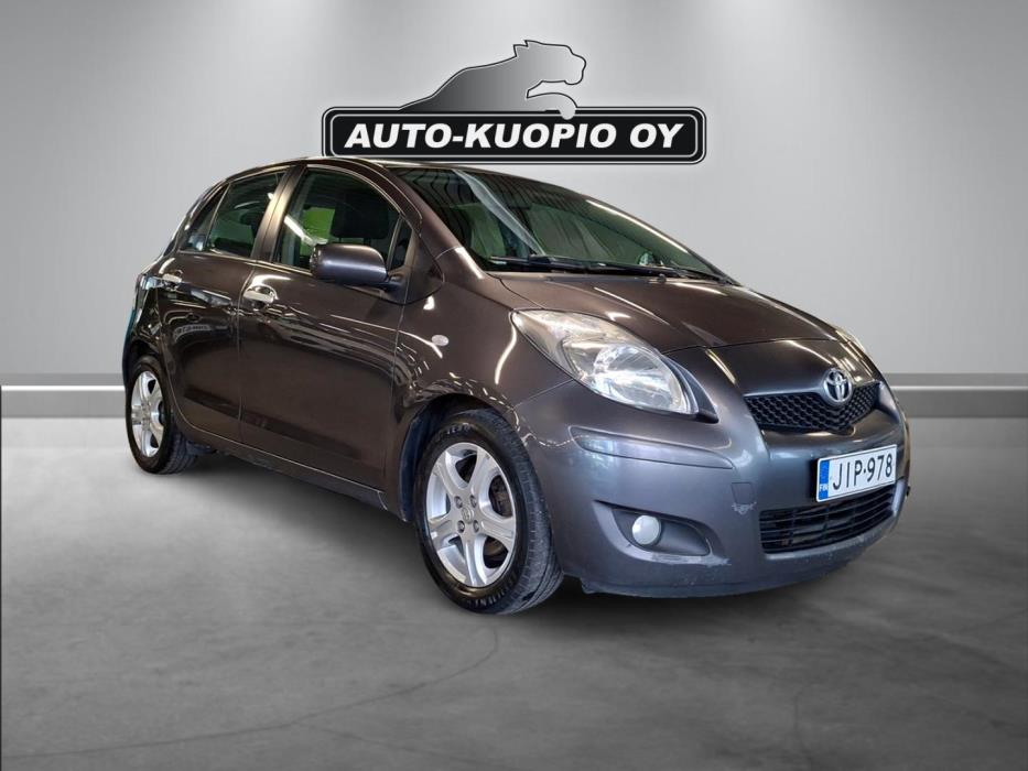 TOYOTA Yaris 2011
