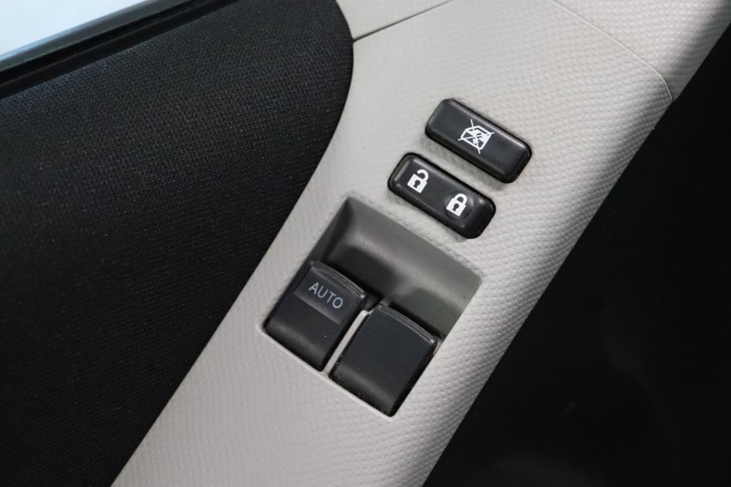 TOYOTA Yaris 2011