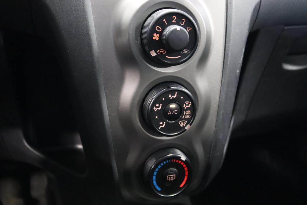 TOYOTA Yaris 2011