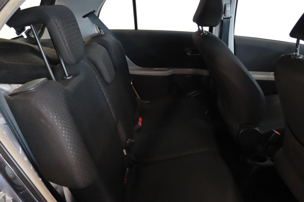 TOYOTA Yaris 2011